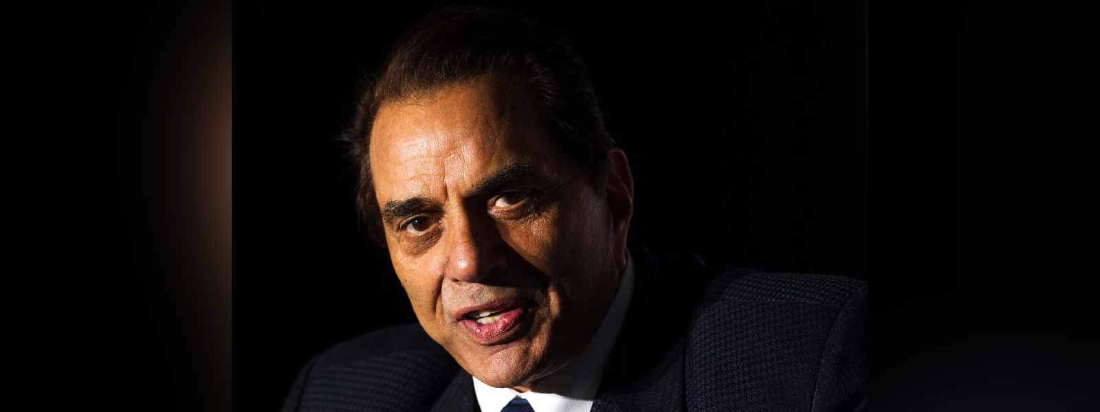 ඉන්දීය නළු ධර්මේන්ද්‍ර දියොල් අභාවප්‍රාප්ත වෙයි